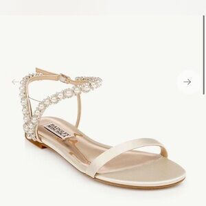 Badgley Mischka Pearl Embellished Sandals - Champagne